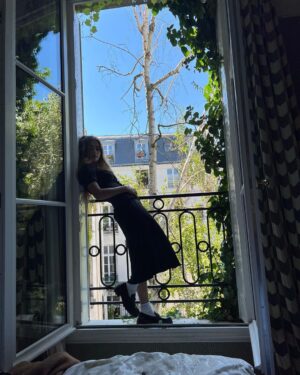 Lizzy Greene Instagram - just posted a new youtube vid ~~ link in bio🇫🇷🇫🇷thee girlies take on paris🇫🇷🇫🇷:,))) ˚ʚ♡ɞ˚ ㅤᵕ̈