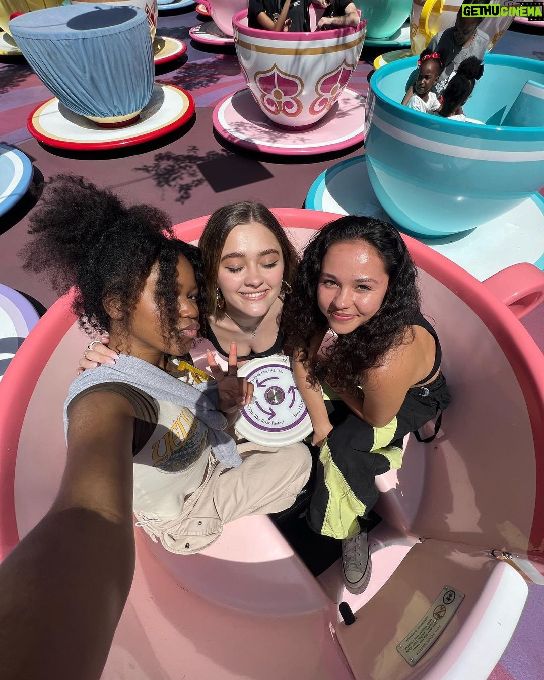 Lizzy Greene Instagram - #livingπΈπ©°π©΅π§ββοΈ ~~ #laughing β€οΈβπ©ΉπΈπ©·βοΈ ~~ #loving ππππ
