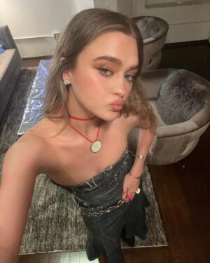 Lizzy Greene Instagram - team twenteaaa :,)