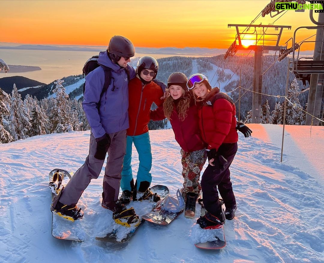 Lizzy Greene Instagram - the players of 2022♥️ happy new year