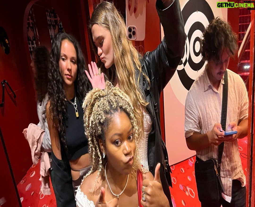 Lizzy Greene Instagram - the players of 2022♥️ happy new year