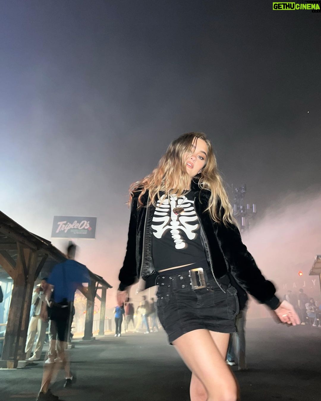 Lizzy Greene Instagram - fright nights ʚ₍ᐢ. .ᐢ₎ɞ🦇