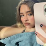 Lizzy Greene Instagram - 💞𝒻𝒶𝓂𝒾𝓁𝓎 𝓉𝒾𝑒𝓈🐈🤝🏼🐈‍⬛