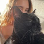 Lizzy Greene Instagram - 💞𝒻𝒶𝓂𝒾𝓁𝓎 𝓉𝒾𝑒𝓈🐈🤝🏼🐈‍⬛