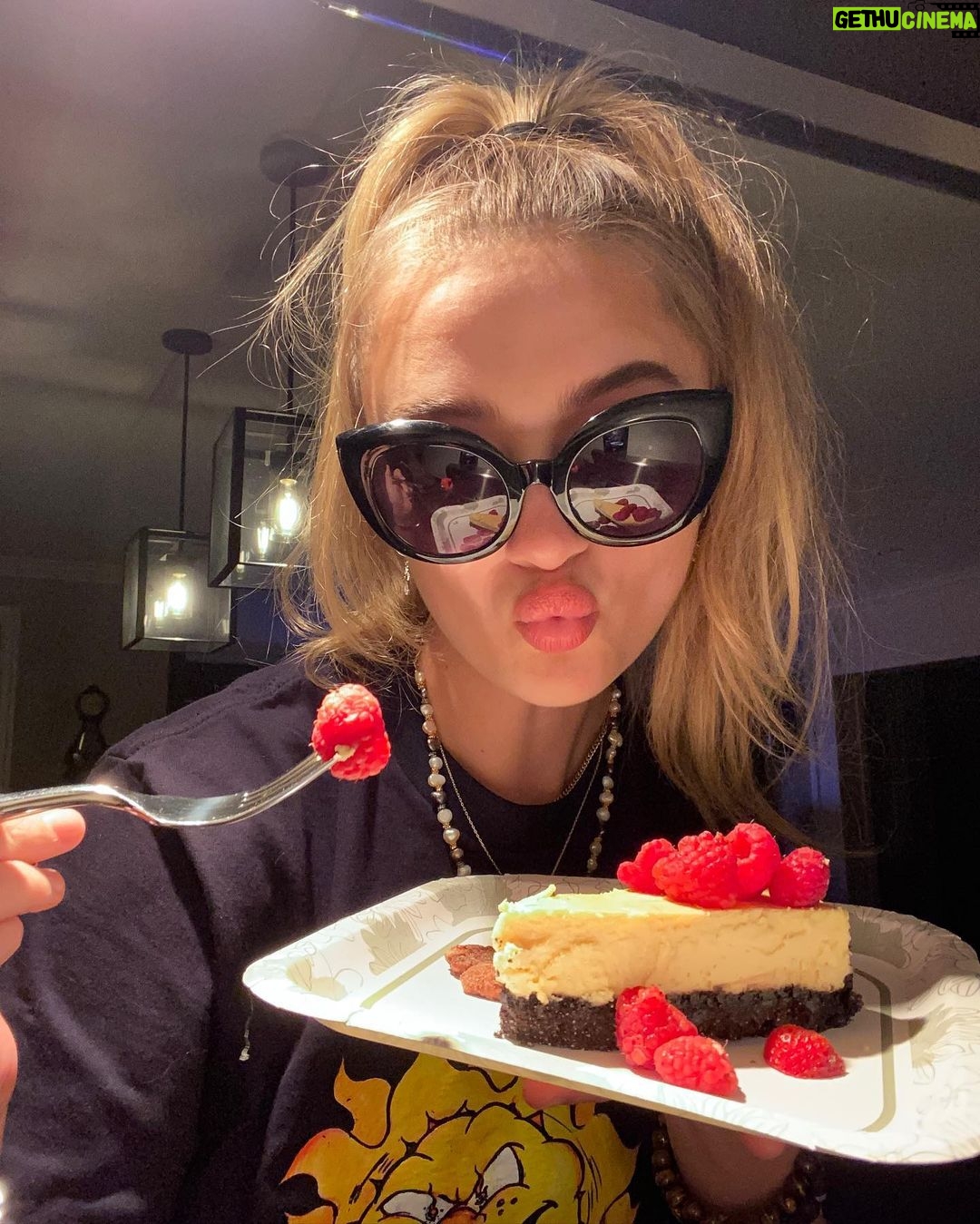 Lizzy Greene Instagram - ππΆπππΆπ ~~~ π°