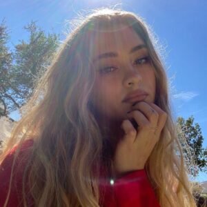 Lizzy Greene Instagram - 🕯happy october🕯