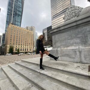 Lizzy Greene Instagram - august🕵🏼‍♀️