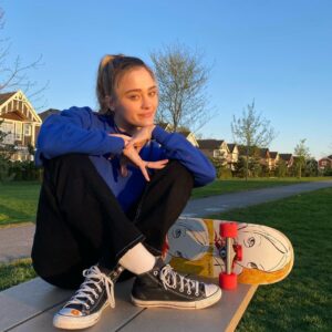 Lizzy Greene Instagram - 🦕