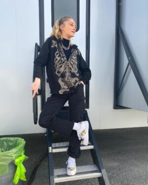 Lizzy Greene Instagram - I bleach painted this hoodie ~ and now I wanna do it to all my clothes🤓  happy valentines day ♥️ #artsandcraftsbabYyYY