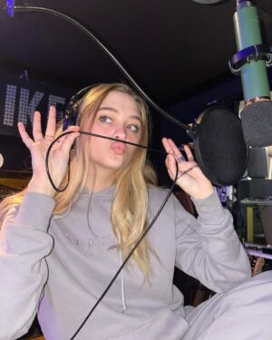 Lizzy Greene Instagram - "Being busy is my favorite thing in the world. My intentions in my work always center around stretching my creative muscles. Acting is all about trusting yourself" ~ staying warm with @suspiciousantwerp #SuspiciousAntwerpPartner