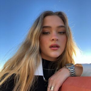 Lizzy Greene Instagram - 🤟🏼👁👄👁