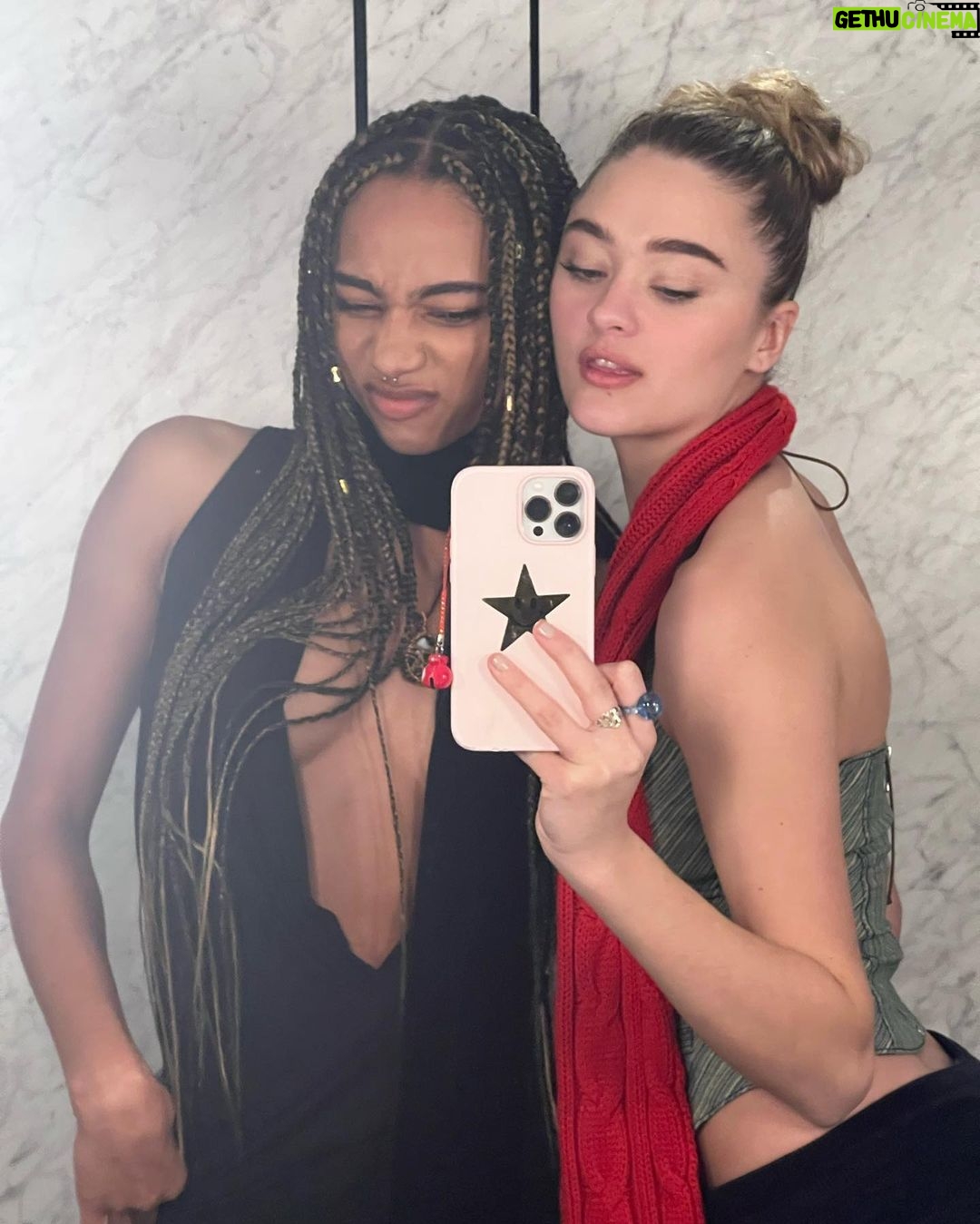 Lizzy Greene Instagram - city life is the life for meeee~❤️🔥