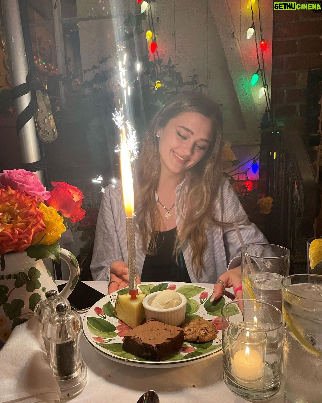 Lizzy Greene Instagram - ๐๐๐deuxiรจme maison๐๐๐ Los Angeles, California