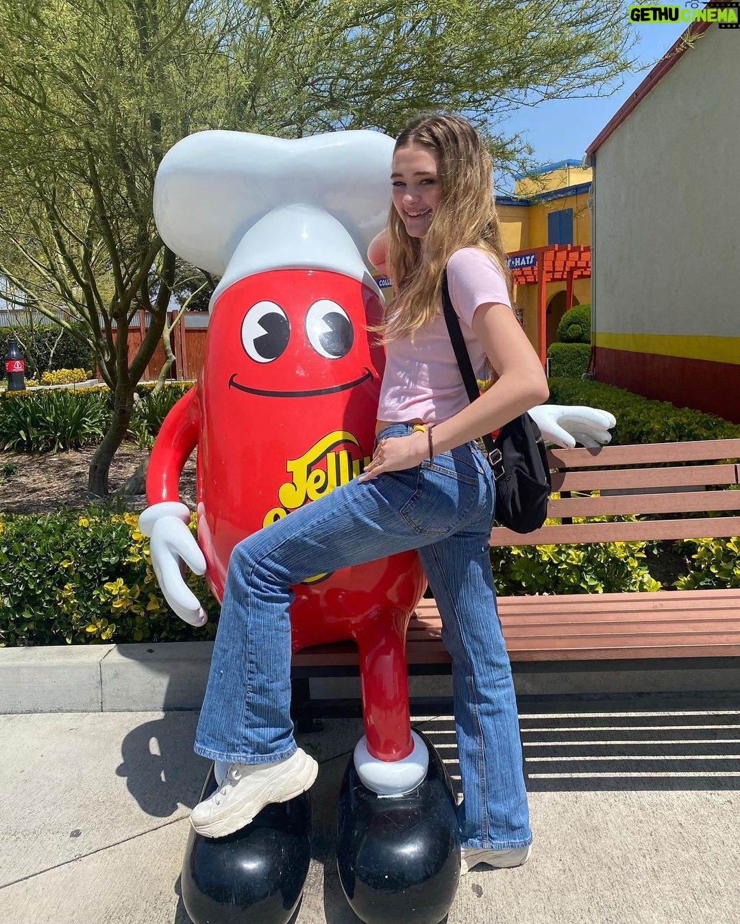 Lizzy Greene Instagram - ๐๐๐deuxiรจme maison๐๐๐ Los Angeles, California