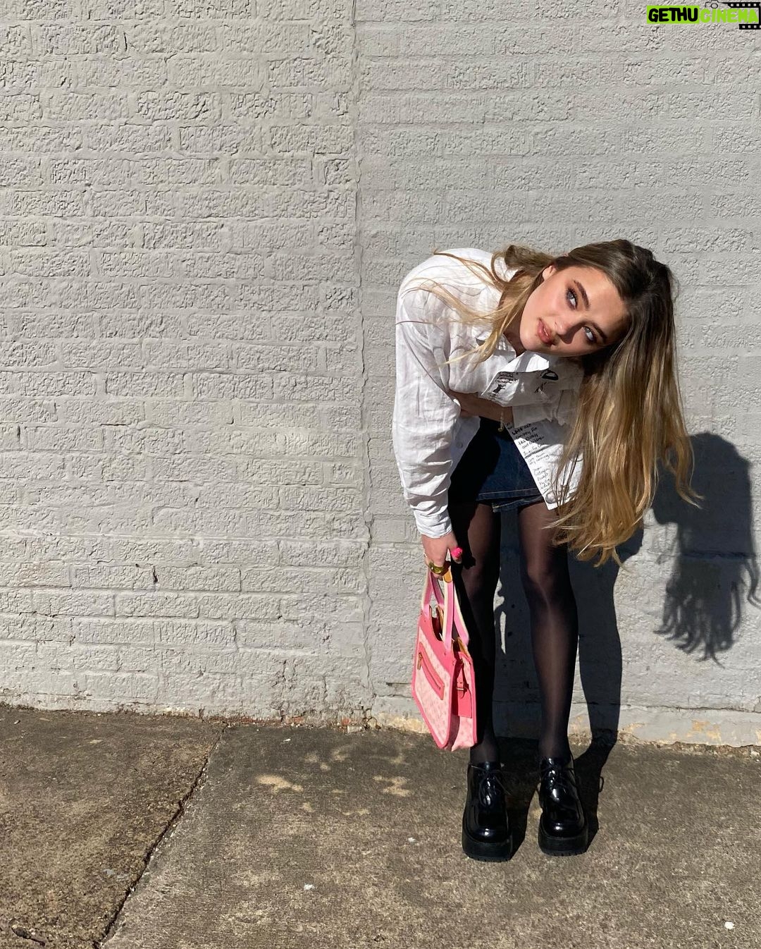 Lizzy Greene Instagram - πthis is my moms shirt from the 80sππββ¬