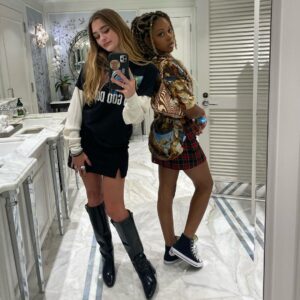 Lizzy Greene Instagram - august🕵🏼‍♀️