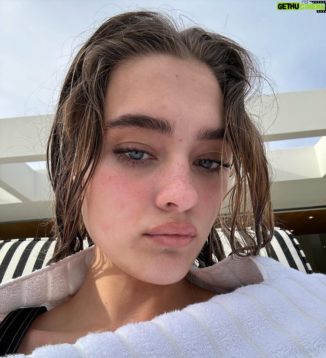 Lizzy Greene Instagram - 48 hrs in the desert😴 Palm Springs, California