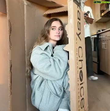 Lizzy Greene Instagram - the year of learning laughing evolving and being grateful for all this life has to give !!! :) π§Έπͺ½β€οΈβπ©Ήβ€οΈβπ©ΉπΈβ¨β¨βοΈπͺ·ππβ
οΈβ
οΈπ