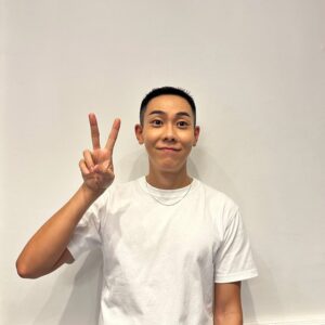 Loco Instagram - 데뷔 11주년이래요 헐헐.. 처음 같을 순 없겠지만 다시 예전처럼 겁 없이 일 벌리면서 지내보고 있어요 계속 기억해주시고 찾아주셔서 감사합니다🥹!! 올 가을부터는 그 동안 담아둔 노래들 좔좔 쏟아볼게요 곧 나올 앨범도 기대 많이 해주세요😫❤️‍🔥 #11yearsanniversary #WEAK