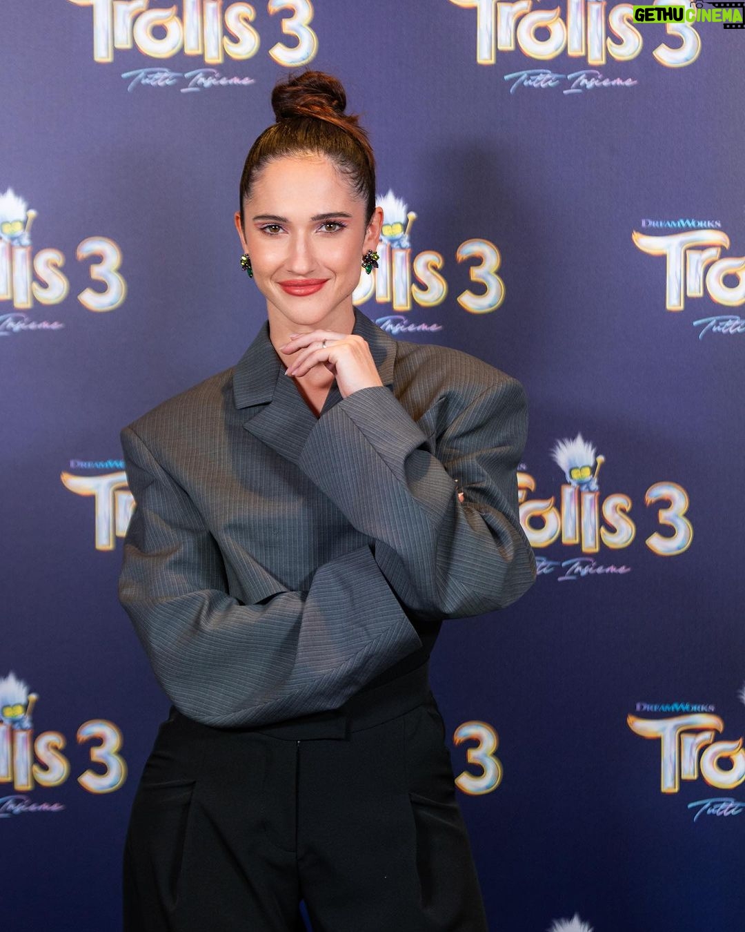 Lodovica Comello Instagram - Insomma il 9 novembre tutti al cinema? 🍿 #Trolls3 @thekolors_stash @universalpicturesita Roma, Italia