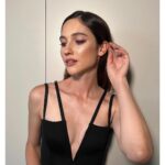 Lodovica Comello Instagram - Felt pretty pretty ✨💜 Grazie: @samanta_pardini - styling @terryterry82 - MUA Thanks: @alessandrovigilante (top) @sandroparis (gonna) ✨ Milan, Italy