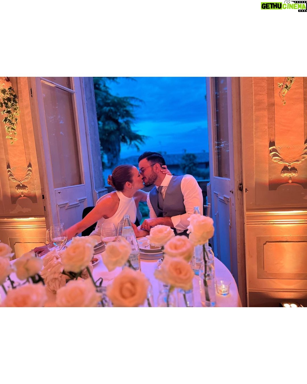 Lodovica Comello Instagram - Evviva gli sposi! Evviva l’amore! Evviva gli amici! Evviva la vita! 🤍 #Alice&Sergio @alis_zmti Villa Pace