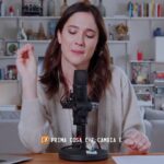 Lodovica Comello Instagram - Ah, le vacanze. Una volta erano sinonimo di svago. Ora sono solamente… materiale nuovo per #lasciugona 😅 Ne parliamo nell’episodio di mercoledì!