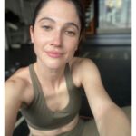 Lodovica Comello Instagram - Non sono una che posta a manetta sul feed, ma effettivamente un mese senza postare è eccessivo. Sono più un animale da stories… ma neanche troppo. Insomma mi devo conformare allo standard delle pubblicazioni della maggior parte degli instagrammer quelli bravi con tanti follouers molto attivi. Quindi eccomi qui con una delle poche foto recenti postabili della mia gallery: una sempre validissima picture in palestra, sudaticcia ma con ottima luce e comunque abbastanza faiga per i miei gusti, e con il mai sorpassato hashtag #nofilter. Scatenate l’inferno di fuocherelli nei commenti 🔥