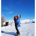Lodovica Comello Instagram - Livigno ❄️ Con famiglia e amici bellissimi, tra cui il mio nuovo amico Pop Corn che tutto gli si può dire ma non che non abbia un bel sorriso 🦙 (Vedi foto 6)