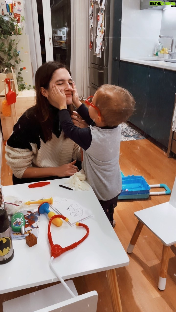 Lodovica Comello - 46K Likes - Vi ho mai parlato di questo luminare dei brufoli che c’è su Milano?