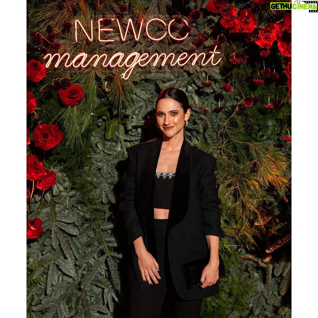 Lodovica Comello Instagram - Un anno che si chiude, nuovi inizi che si aprono β¨ Cin cin a tutti noi! π₯π @newcomgmt @nicvecchiotti @frafacchinetti Hair & makeup: @terryterry82 Styling: @samanta_pardini in total look @sandroparis Milan, Italy