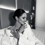 Lodovica Comello Instagram - Accappatoio + gioielli: potevo uscire anche così ✨ @damianiofficial #supplied Thanks @samanta_pardini @terryterry82 @angelo_salonia Roma, Italia