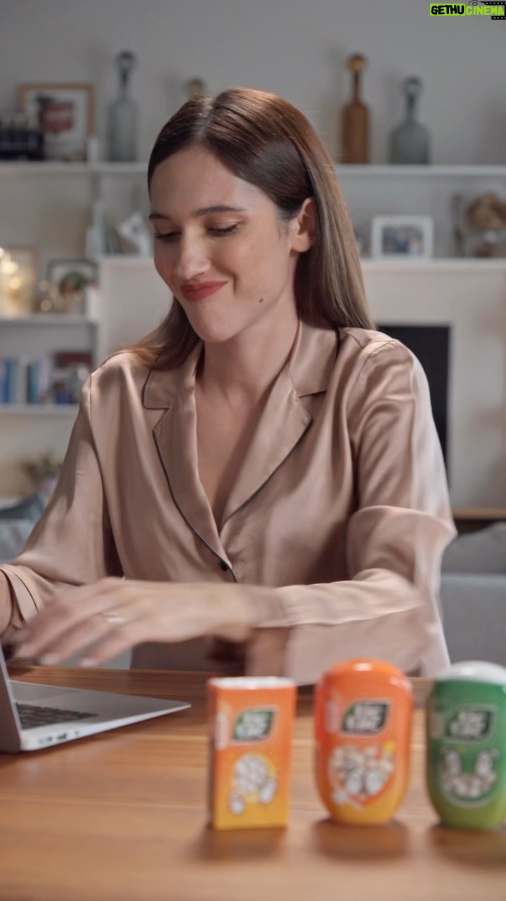 Lodovica Comello Instagram - Sono in missione per conto di Tic Tac, aiutatemi a descrivere la gentilezza! Avete tempo fino al 15 novembre 🤍💚 #dilloaLodo #conTicTac @tictac_italia
