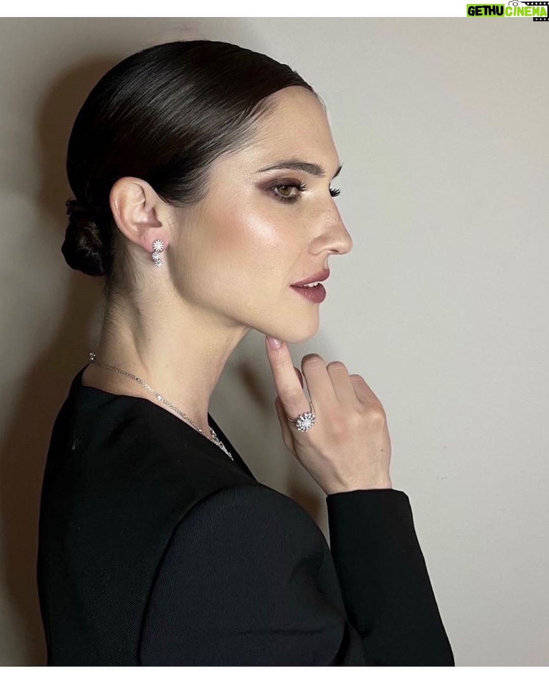 Lodovica Comello Instagram - #WhatIWore at #WeEmbraceAwards ✨✨ Thanks to: @samanta_pardini @damianiofficial jewels @stellamccartney total look @gianvitorossi shoes & @terryterry82 makeup + hair Nell’ultima foto mi vedete con una pochette un po’ ingombrante, infatti ho optato poi per una più piccola argentata. 🫶🏻 Excelsior Hotel Gallia, a Luxury Collection Hotel, Milan