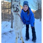 Lodovica Comello Instagram - Livigno ❄️ Con famiglia e amici bellissimi, tra cui il mio nuovo amico Pop Corn che tutto gli si può dire ma non che non abbia un bel sorriso 🦙 (Vedi foto 6)