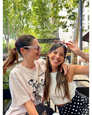 Lodovica Comello Instagram - A Buenos Aires ho vissuto gli anni più incredibili della mia vita, e la città così come le persone le ho tatuate indelebili sotto la pelle 🌸 
Che bella che sei, Argentina. Che belli che sono i miei amici. 

En Buenos Aires viví los años más increíbles de mi vida, y tanto la ciudad como la gente las tengo tatuadas permanentemente bajo la piel 🌸 
Que linda sos, Argentina. Que lindos que son mis amigos.