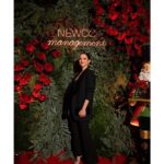 Lodovica Comello Instagram - Un anno che si chiude, nuovi inizi che si aprono ✨ Cin cin a tutti noi! 🥂🎄 @newcomgmt @nicvecchiotti @frafacchinetti Hair & makeup: @terryterry82 Styling: @samanta_pardini in total look @sandroparis Milan, Italy