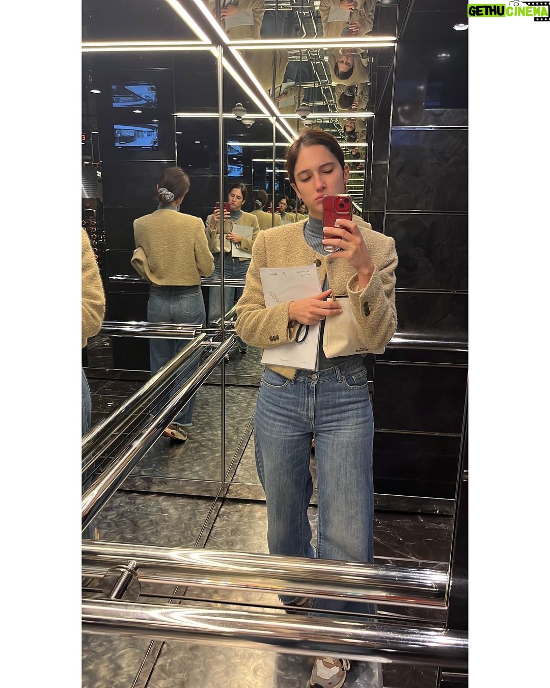 Lodovica Comello Instagram - #tbt al mio posto del cuore sulla nave: l’ascensore 🥹 Mi sparavo certe pose che Madonna scanzate proprio. Ma non ero l’unica…….. . . . Thanks @sandroparis per avermi accompagnato anche in mezzo al mar 🌊 #supplied