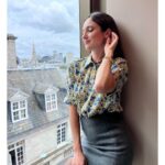 Lodovica Comello Instagram - Get the London look! 🇬🇧 (Tap sulle foto per sapere cosa ho scelto di mettere in valigia nel mio viaggio inglese!) Grazie: @terryterry82 MUA 💋 @samanta_pardini styling✨ London, United Kingdom