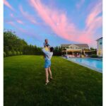 Lodovica Comello Instagram - No filter ✨ (Ok forse solo un pochino.. ma solo per risaltare il rosa del tramonto che era proprio un peccato rimanesse indietro) Southampton , New York