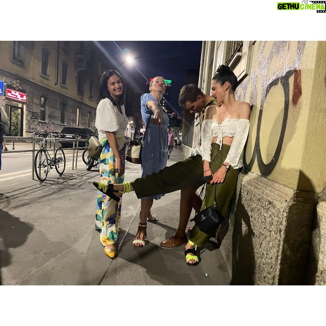 Lodovica Comello Instagram - F**king hot summer nights with some f**king hot friends 🔥