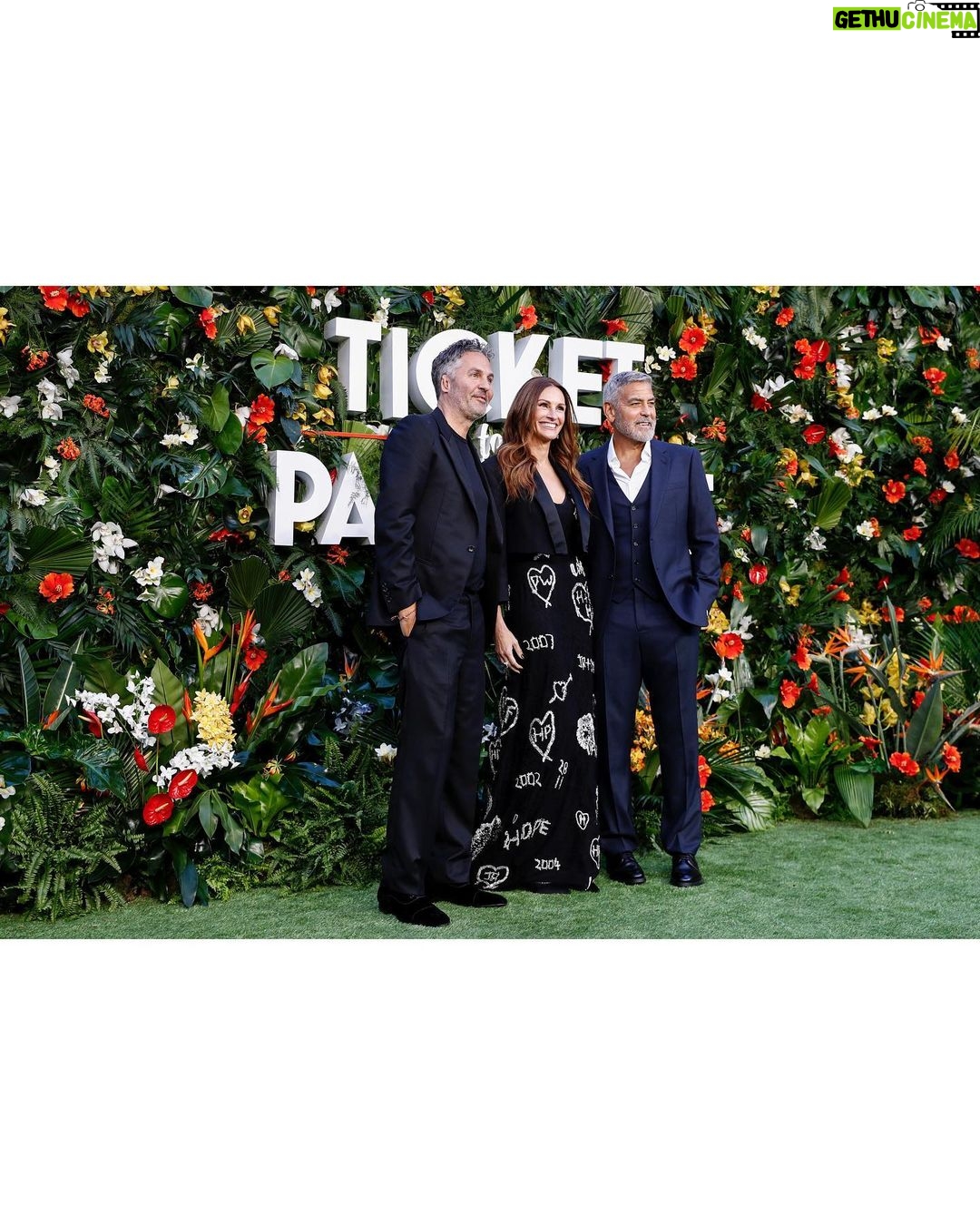 Lodovica Comello Instagram - A ticket to London is the new Ticket to Paradise! ๐ฟ๐ธ๐บ๐ด Con Julia Roberts e George Clooney, in anteprima domenica 2 ottobre e dal 6 ottobre #SoloAlCinema! @universalpicturesita #TicketToParadiseIlFilm #adv London, England