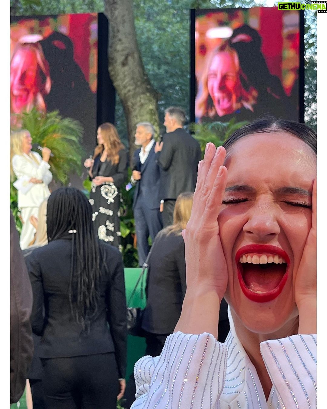 Lodovica Comello Instagram - A ticket to London is the new Ticket to Paradise! ๐ฟ๐ธ๐บ๐ด Con Julia Roberts e George Clooney, in anteprima domenica 2 ottobre e dal 6 ottobre #SoloAlCinema! @universalpicturesita #TicketToParadiseIlFilm #adv London, England