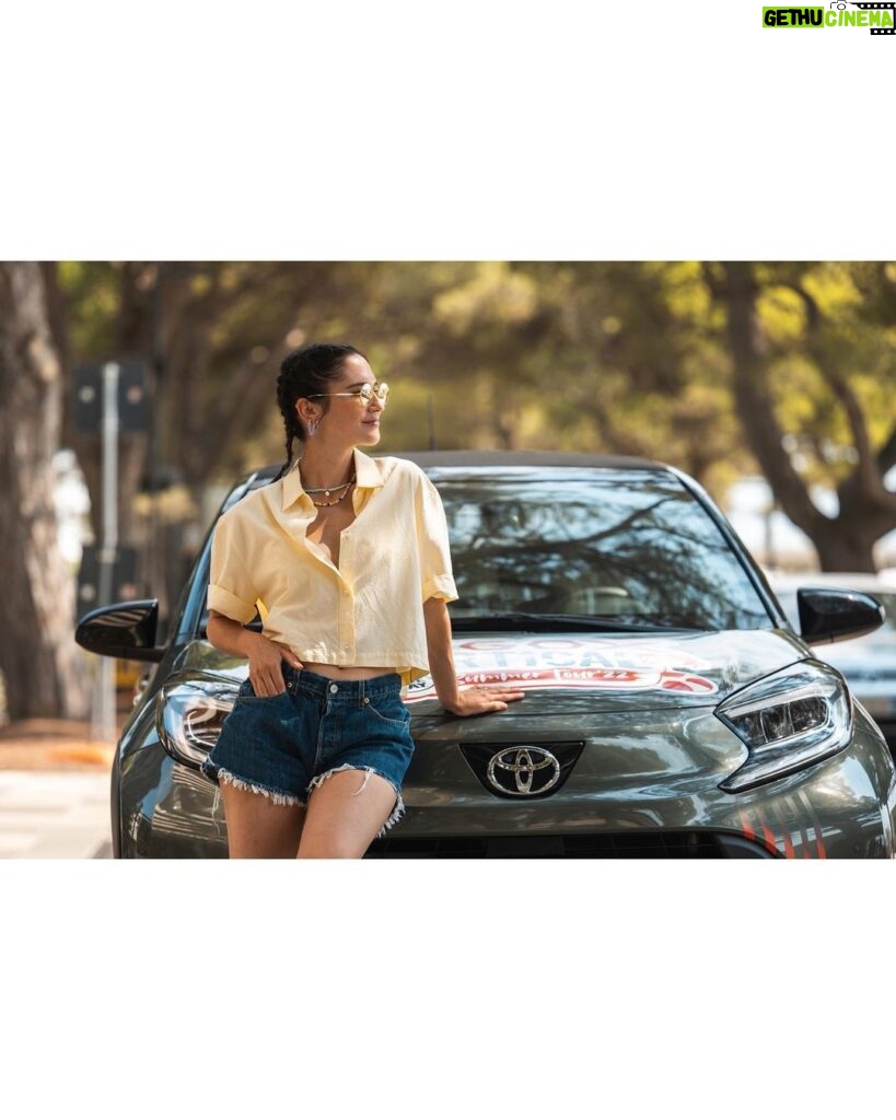 Lodovica Comello Instagram - 🔥🔥🔥 90 gradi e non sentirli, grazie al #VerticalSummerTour e #Toyota 🔥🔥🔥 @toyota_italia #AygoX #adv Styling @samanta_pardini MUA @terryterry82 🌼 Lignano Sabbiadoro