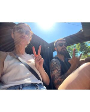 Lodovica Comello Instagram - Buon compleanno amore mio ❤️‍🔥
Ci siamo conosciuti a Buenos Aires undici anni fa. 
Tu ventottenne con le t shirt scazzate che mi facevi sentire Calle 13 e i Bersuit a tutto volume in macchina mentre sfrecciavamo al rìo a berci una cosetta. Oggi ne hai 39, in macchina mi fai sentire il Torero Camomillo mentre portiamo nostro figlio a qualche compleanno di qualche amichetto in giro. 
Ed è tutto giustissimo così ❤️

Te amo, te amamos!

@tomasgoldschmidt 
#39 #aguantetomicarajo #viejo