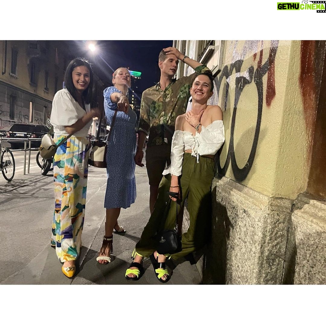 Lodovica Comello Instagram - F**king hot summer nights with some f**king hot friends 🔥