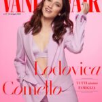 Lodovica Comello Instagram - La famiglia, anzi le famiglie: «Vuol dire fare parte di una comunità, alla cui base c’è affetto, amore e desiderio di prendersi cura l’uno dell’altro. Fine. Il modo in cui i vari individui si sono uniti in un unico nucleo non ci deve interessare. Ci sono le famiglie di sangue, quelle adottive, le monogenitoriali, le famiglie senza figli, quelle con due cani, quelle nate con la surrogata. Vanno bene tutte». «Il sesso: «Sarei una bugiarda se dicessi che nulla è cambiato dopo i figli. Innanzitutto io ho fatto molta difficoltà a ricominciare. Mi aveva traumatizzato la ginecologa alla visita post partum». Lodovica Comello (@lodocomello) parla della vita dopo l'arrivo di un figlio e di nuove prese di posizioni. È lei la protagonista della cover digitale di questa settimana. Intervista di @ninaverdelli Foto di @cosimobuccolieri Stylist: @samanta_pardini Hair & Make-up: @terryterry82 Abiti, @marella_official . #VFdigitalcover