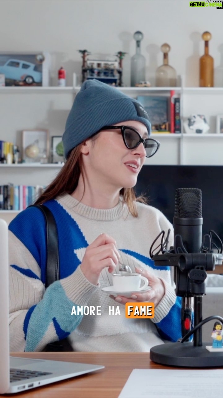 Lodovica Comello Instagram - Chi di voi quando è uscito con gli amici + bambino si é sentito (almeno una volta) come un repellente per gli insetti? 😂🙋🏻♀️ vi leggo ⬇️ #lasciugona “Nuova routine sociale” assieme a @nickcerioni é fuori ora! Per l’episodio completo link in bio/ video completo su Spotify. Milan, Italy