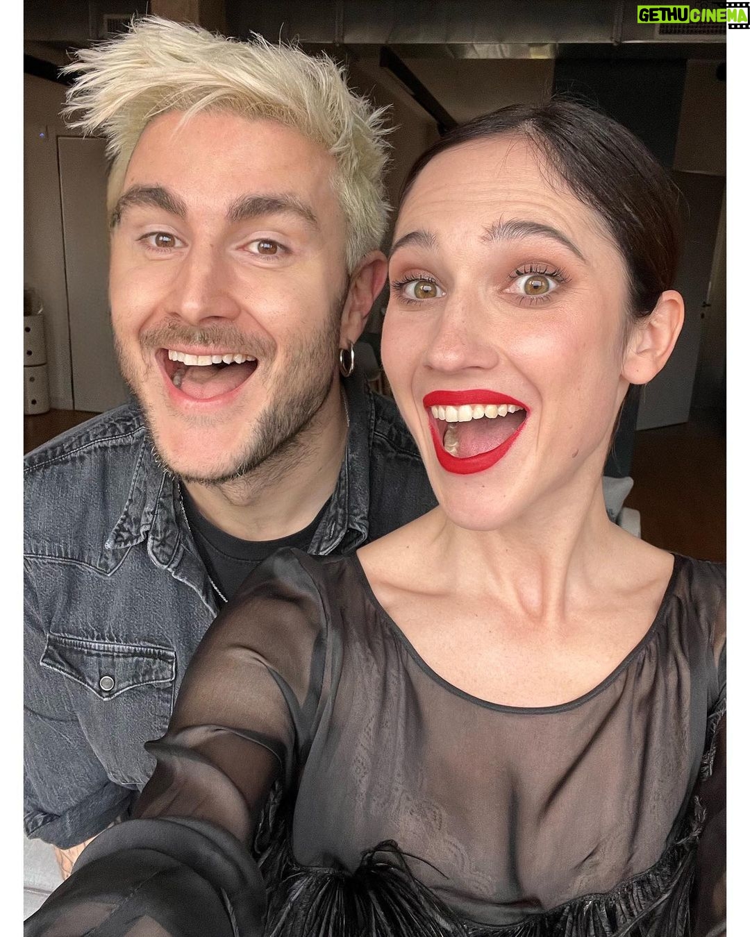 Lodovica Comello Instagram - É da quando abbiamo registrato assieme la puntata de L’Asciugona su come cambia la vita sociale post figli che cerchiamo di metterci d’accordo per un play date tutti assieme…. ma tra streptococchi, seste malattie e agende lavorative incompatibili ancora ci dobbiamo riuscire 😂 Meno male che nel podcast abbiamo parlato un bel po’ 💖 Mercoledì ore 14:00 fuori la nuova puntata! #lasciugona Milan, Italy