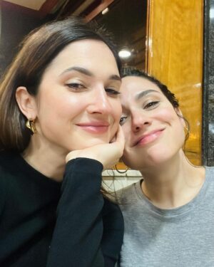 Lodovica Comello Instagram - Que a gusto estoy, que bien me he quedao 💛